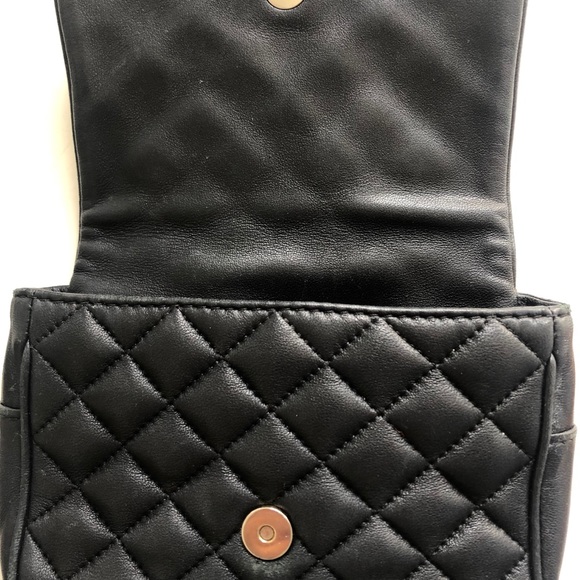 A Carolina Herrera Black Quilted Crossbody Bag - Picture 3 of 5